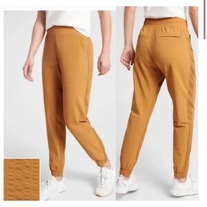 Athleta Brooklyn Textured Jogger *BLACK*, size 2P